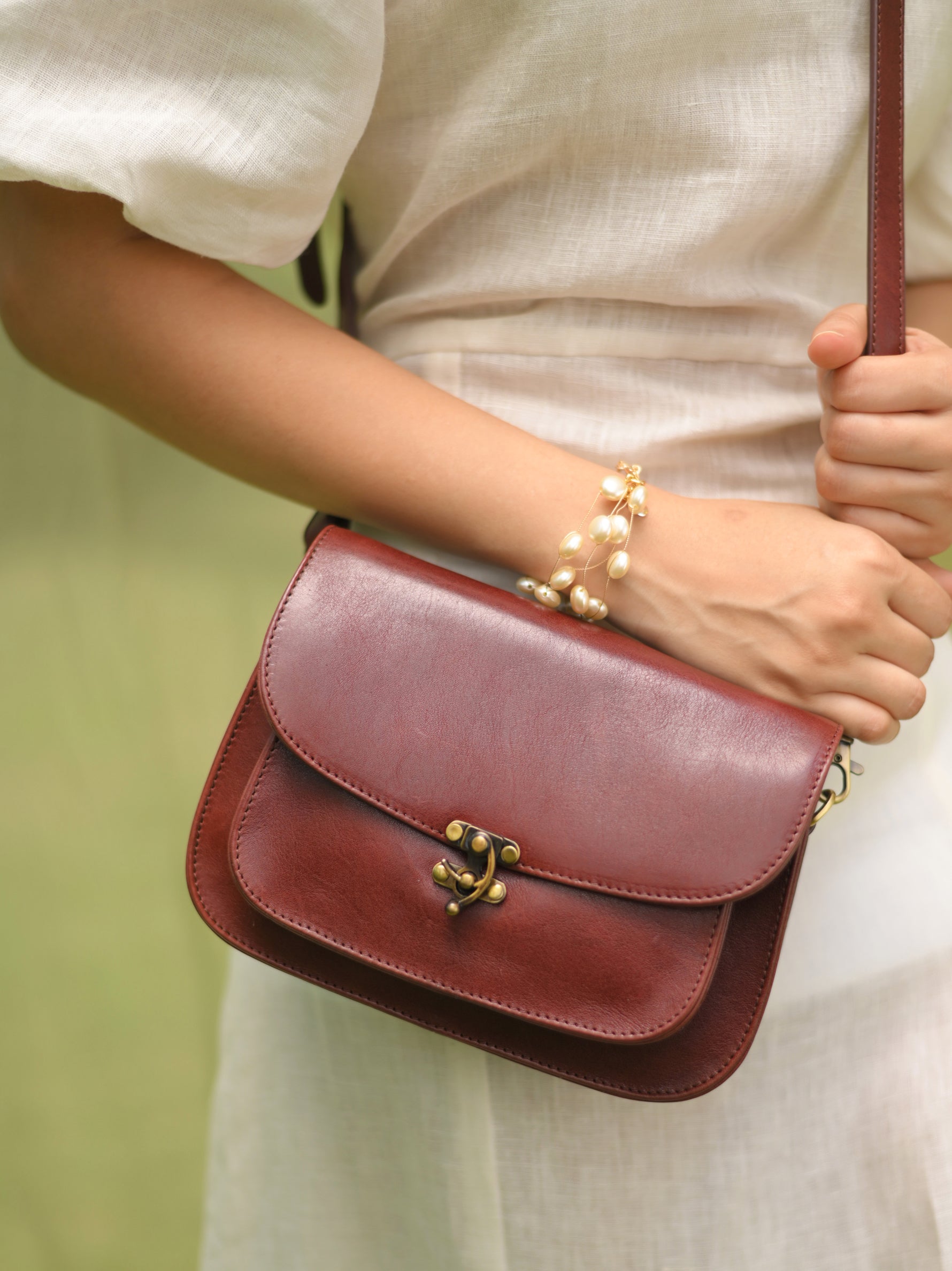 Handcrafted Genuine Vegetable Tanned Leather Country Saddle Dark Brown for Women Tan & Loom